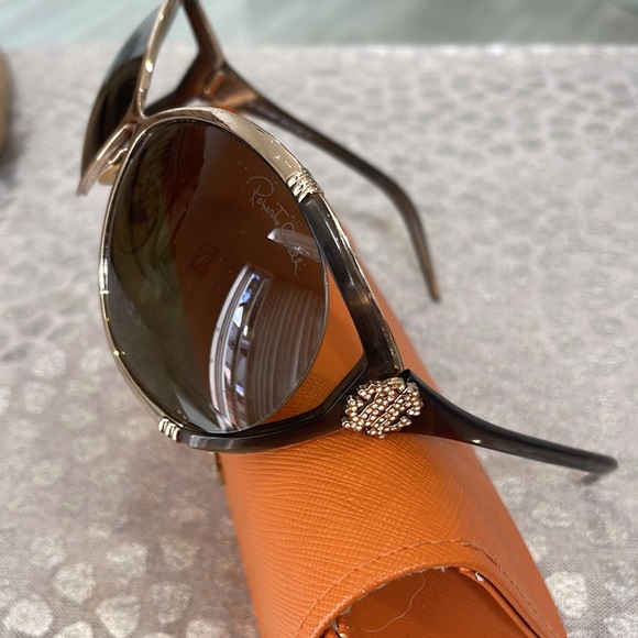 Host pick 🎉🎉🎉Sun glasses by viviglam 🎉🎉🎉 - Picture 12 of 13